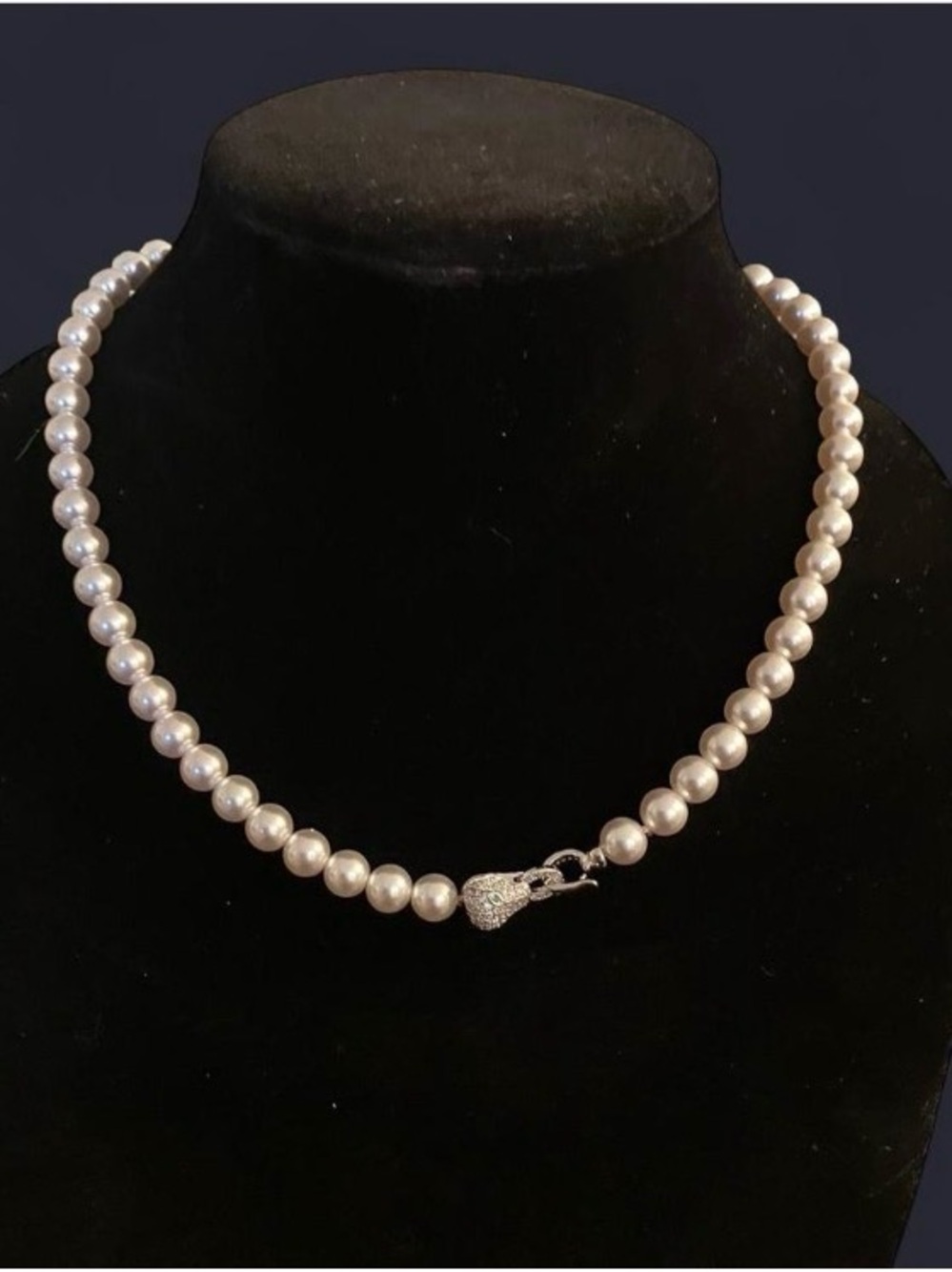 Old money vibes Mother of Pearl shell 🐚 beads Necklace with panther clasp